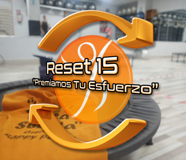 Texto en naranja con el título "Reset 15" y el lema "Premiamos Tu Esfuerzo" en un fondo de gimnasio.