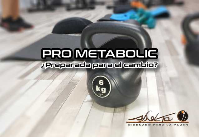 Kettlebell con texto "PRO METABOLIC - Preparados para el cambio". Fondo de gimnasio.